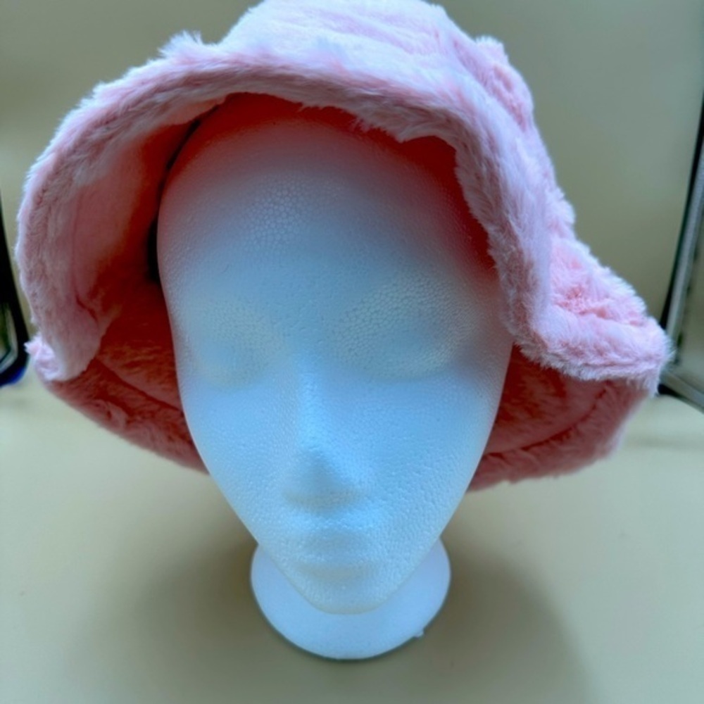 - Fur bucket hat. Adjustable New. Even Priceline know they are cool